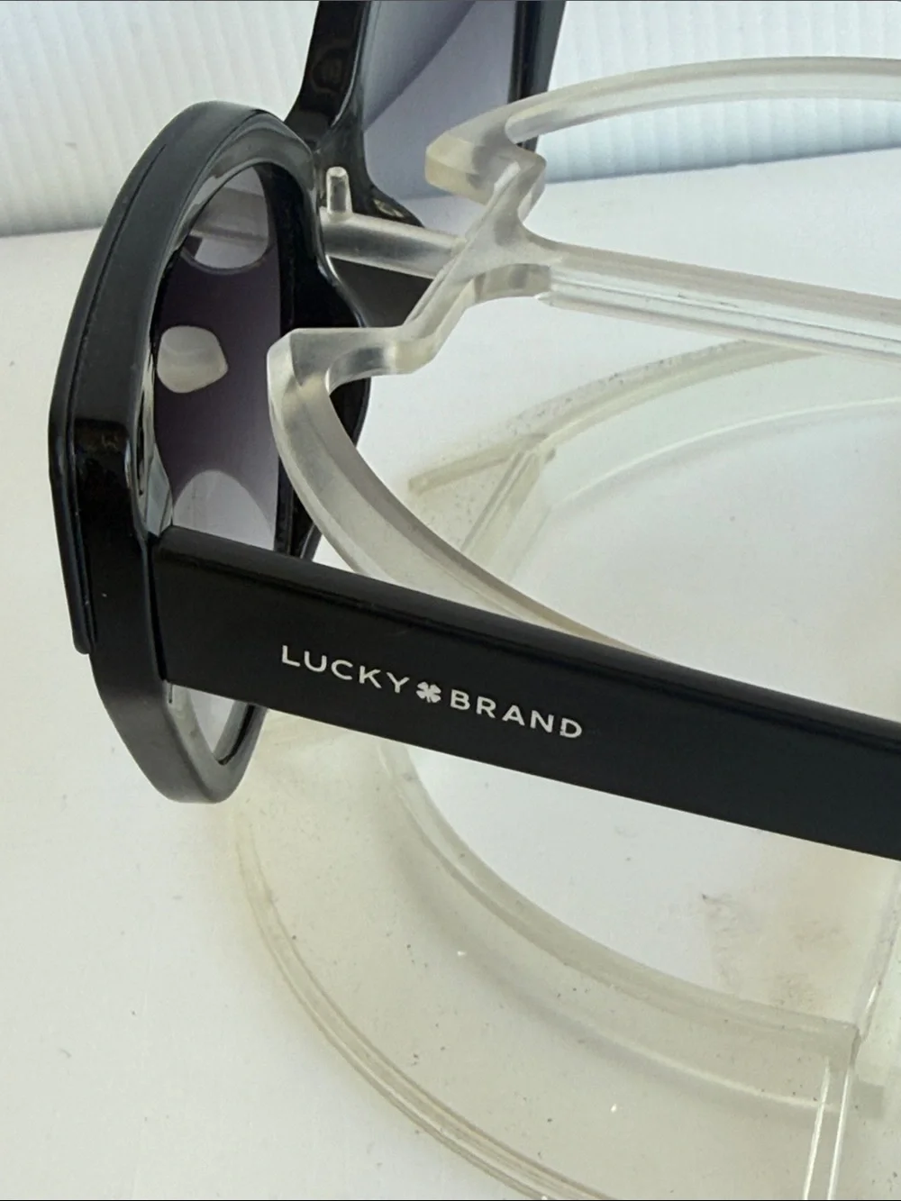 LUCKY BRAND, CHUNKY CAT EYE SUNGLASSES WITH GRADIENT LENSES GLOSSY BLACK